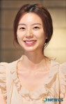피부미인 박수진의 눈부신 미소