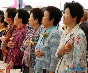 국기에 대한 경례하는 밀양 부북면 어르신