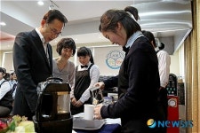 서울산업정보학교 방문한 이명박 대통령