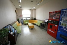 반짝반짝 빛나는 경찰서 휴게실…민원인 큰 호응