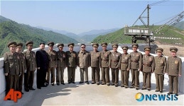 北 김정일 부자, 자강도 회천발전소 시찰