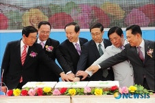 농협 안성 농식품물류센터  기공식 떡 컷팅