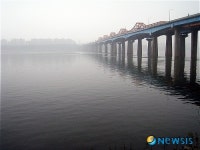 한강에 짙은 안개