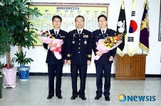 신상석 속초경찰서장과 승진자