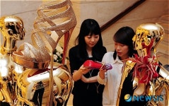 신세계백화점, 크리스찬 루부탱 슈즈 전시