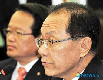 평창동계올림픽관련 이야기하는 황우여 대표권한대행