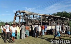 인도서 버스 추락, 화재로 23명 소사(燒死)