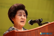 이희호 여사 6·15선언, 햇볕정책으로 돌아가야