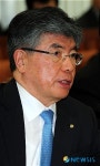 의원들 질의에 답하는 김중수 한국은행 총재