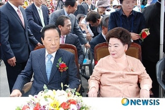 김영삼 전 대통령과 손명순 여사