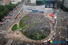 궂은 날씨에 모인 건설노동조합