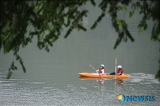 영월 팔괴리에 조성된 카누, 카약타기 시범