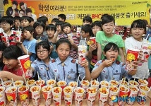 학교 앞 불량식품 근절을 위한 콜팝캠페인