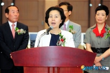 공룡엑스포 개막식 축사하는 김영선 의원