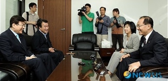황우여 한나라당 원내대표, 평창동계올림픽유치위원회 격려 방문