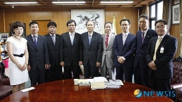 경남대 명품CEO과정 학생회, 대학 발전기금 1000만원 전달