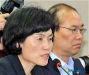 조용환 헌법재판관 후보 관련 이야기하는 박영아 의원