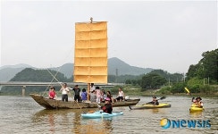 황포돛배 뜬 목도강수욕장