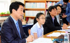 독서 교육 간담회 갖는 이주호 장관