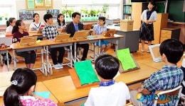 독서수업 참관한 이주호 장관