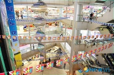 환하게 불 밝힌 테크노마트