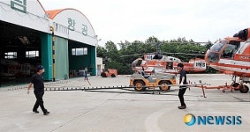 방제 헬기 정비하는 양산산림항공관리소