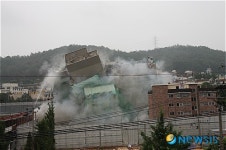 폭파해체되는 인천 상아아파트