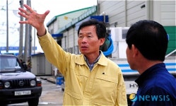 서천 홍원항 산사태 복구현장에 나선 나소열 서천군수