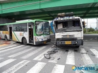 청원서 시내버스-화물차 충돌 17명 부상