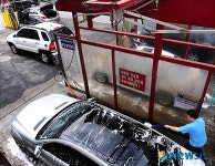 묵은 때 씻어내는 시민들