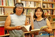 숲속 작은 도서관 만드는 귀농부부