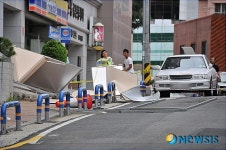 강풍에 떨어진 판넬