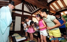 훈장님께 하는 배꼽인사에요!