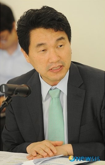 인사말하는 이주호 장관