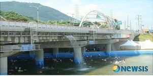 상주 북천교 물놀이시설 개장