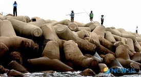 수산항 방파제에서 낚시의 재미 맛본다