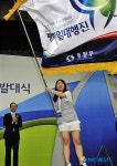출정기 휘날리며 평화통일 기원하는 참가자