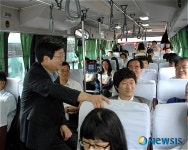 염태영 수원시장 출근 좌석버스서 애로사항 청취
