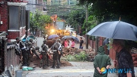 비가 와도 복구 작업은 계속된다