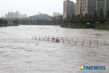 폭우 속 의정부 중랑천 모습