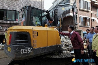 수해 현장 점검하는 이명박 대통령