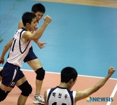 환호하는 경북사대부중 선수들