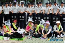 국회앞 농성 들어간 부산저축은행 피해자들