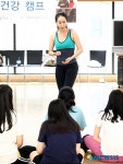 건강 캠프 강의하는 박지은 트레이너