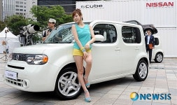 닛산의 박스카 큐브 한국 출시