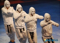 마스크 쓰고나온 경산1대학 태권체조팀