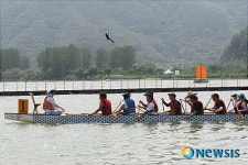 쪽배축제장 용선도 뜨고 황포돗대도 뜨고