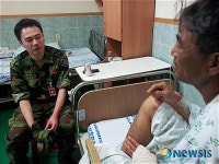 軍 장병들 사고건설현장서 민간인 신속구조