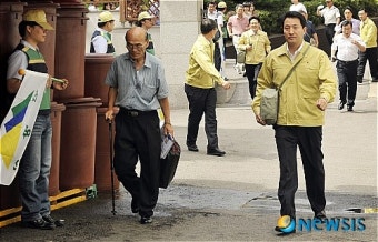 시청역 들어서는 오세훈 서울시장