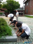 경로당서 봉사활동 하는 중학생들